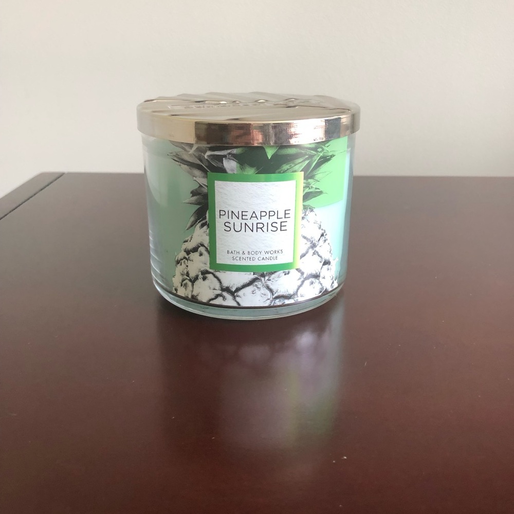 Bath and Bodyworks pineapple sunrise 3-Wick candle
